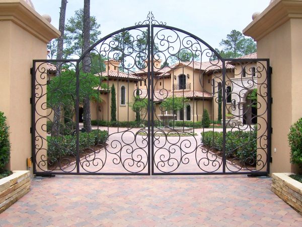 A large gate outside of a person's home.
